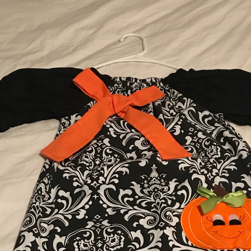 Cute Halloween boutique dress size 6